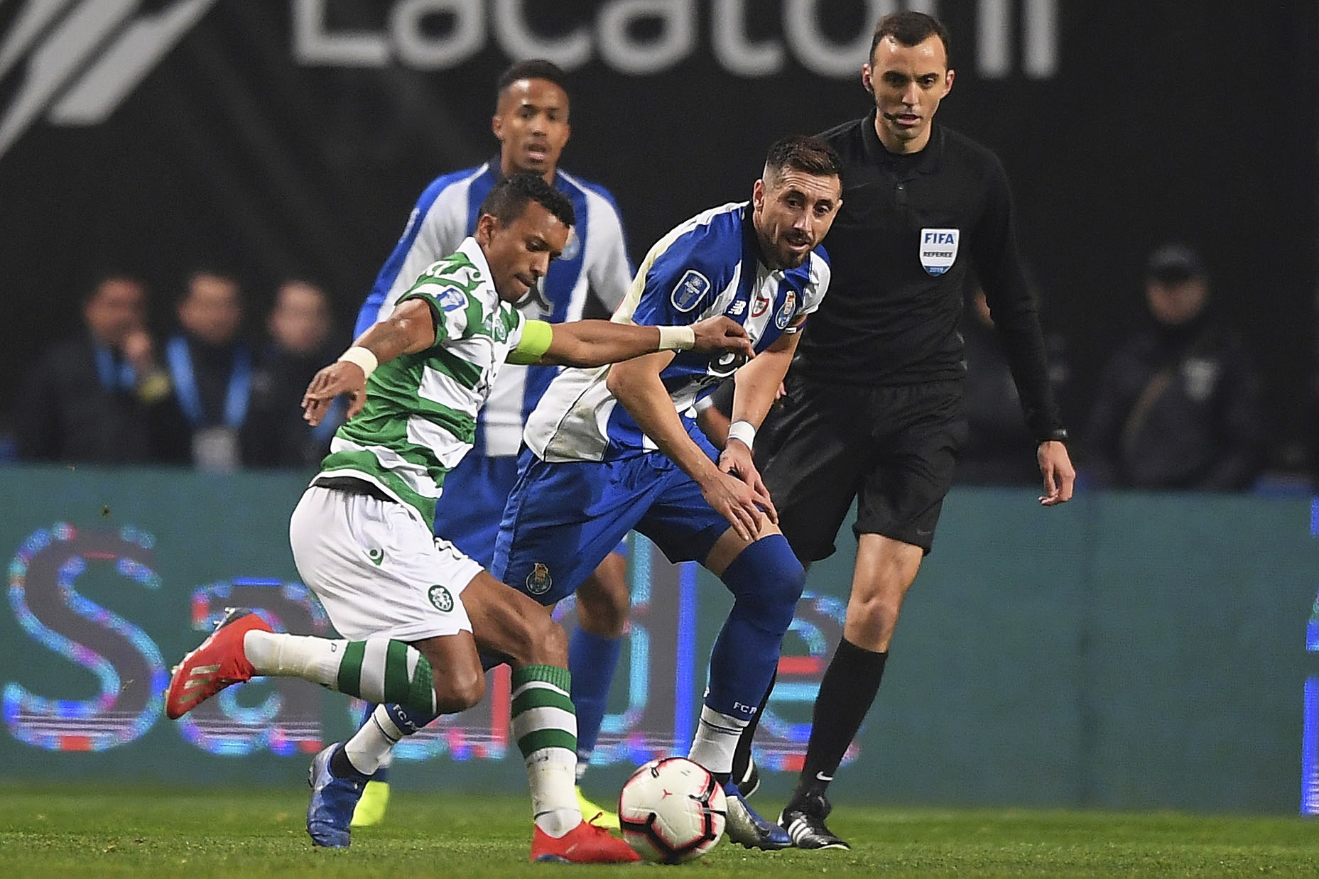 爱游戏-国际比赛日波尔图备战NBA常规赛葡萄牙体育围绕NBA常规赛内部沟通，德布劳内连续三场比赛得分超过连败都惊呆了的简单介绍